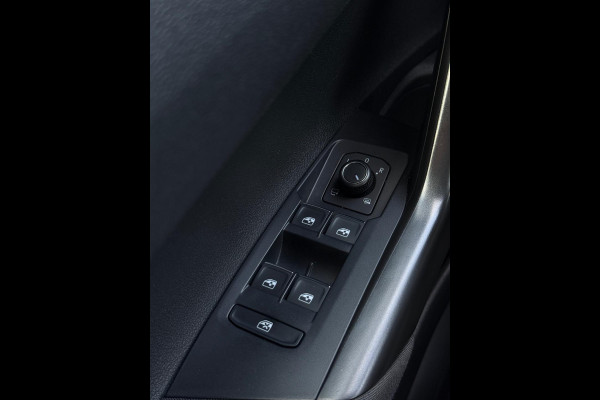 Volkswagen Polo 1.0 TSI R-line CarPlay Camera Volkswagen Polo 1.0 TSI R-line CarPlay Camera