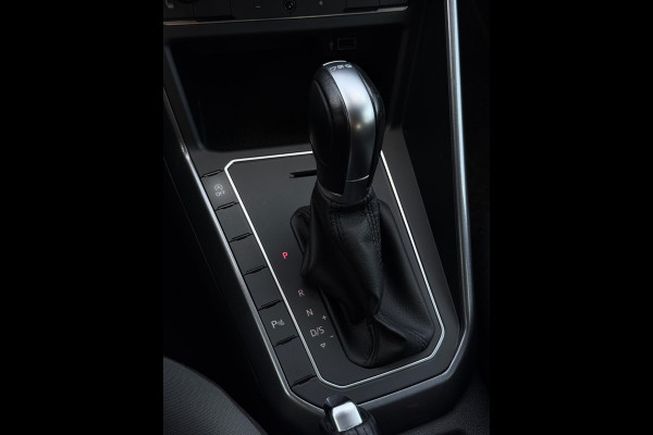 Volkswagen Polo 1.0 TSI R-line CarPlay Camera Volkswagen Polo 1.0 TSI R-line CarPlay Camera