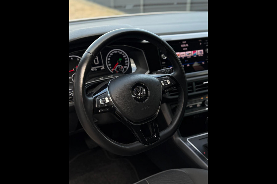 Volkswagen Polo 1.0 TSI R-line CarPlay Camera Volkswagen Polo 1.0 TSI R-line CarPlay Camera
