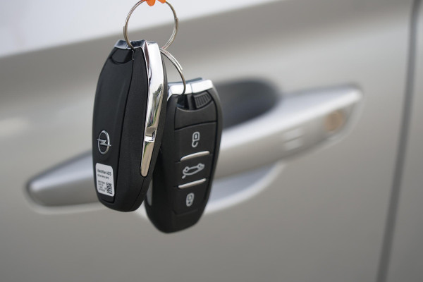 Opel Corsa 1.2 GS + KEYLESS / CAMERA / DODEHOEKDETECTIE / APPLE CARPLAY Opel Corsa 1.2 GS + KEYLESS / CAMERA / DODEHOEKDETECTIE / APPLE CARPLAY