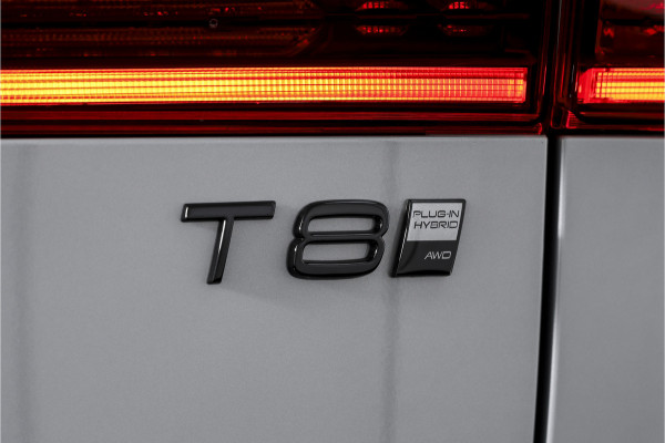 Volvo XC60 2.0 T8 Plug-in hybrid AWD Plus Black Edition - Facelift MY26 | S/K Panodak | Dig.Cockpit | Adapt.Cruise | Harman/Kardon | Stoel-+Stuurverw. | Elek. stoelen | 360 Camera | NAV+App.Connect | ECC | LM 21" | 2481