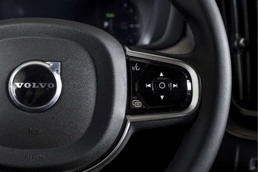 Volvo XC60 2.0 T8 Plug-in hybrid AWD Plus Black Edition - Facelift MY26 | S/K Panodak | Dig.Cockpit | Adapt.Cruise | Harman/Kardon | Stoel-+Stuurverw. | Elek. stoelen | 360 Camera | NAV+App.Connect | ECC | LM 21" | 2481