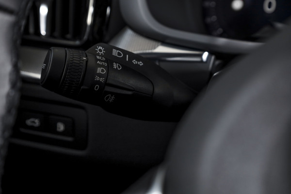 Volvo XC60 2.0 T8 Plug-in hybrid AWD Plus Black Edition - Facelift MY26 | S/K Panodak | Dig.Cockpit | Adapt.Cruise | Harman/Kardon | Stoel-+Stuurverw. | Elek. stoelen | 360 Camera | NAV+App.Connect | ECC | LM 21" | 2481