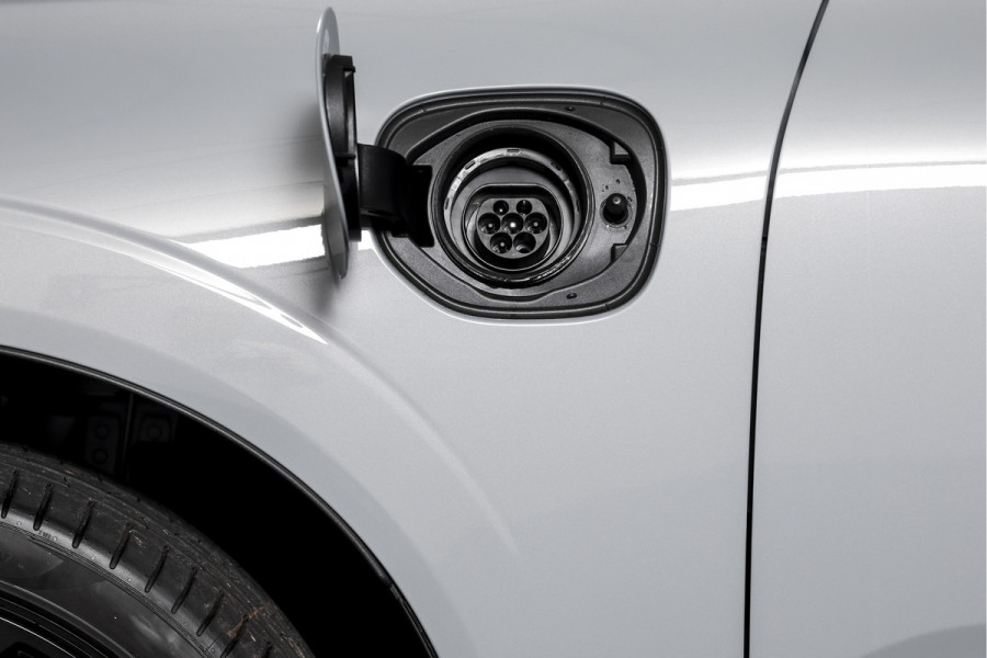 Volvo XC60 2.0 T8 Plug-in hybrid AWD Plus Black Edition - Facelift MY26 | S/K Panodak | Dig.Cockpit | Adapt.Cruise | Harman/Kardon | Stoel-+Stuurverw. | Elek. stoelen | 360 Camera | NAV+App.Connect | ECC | LM 21" | 2481