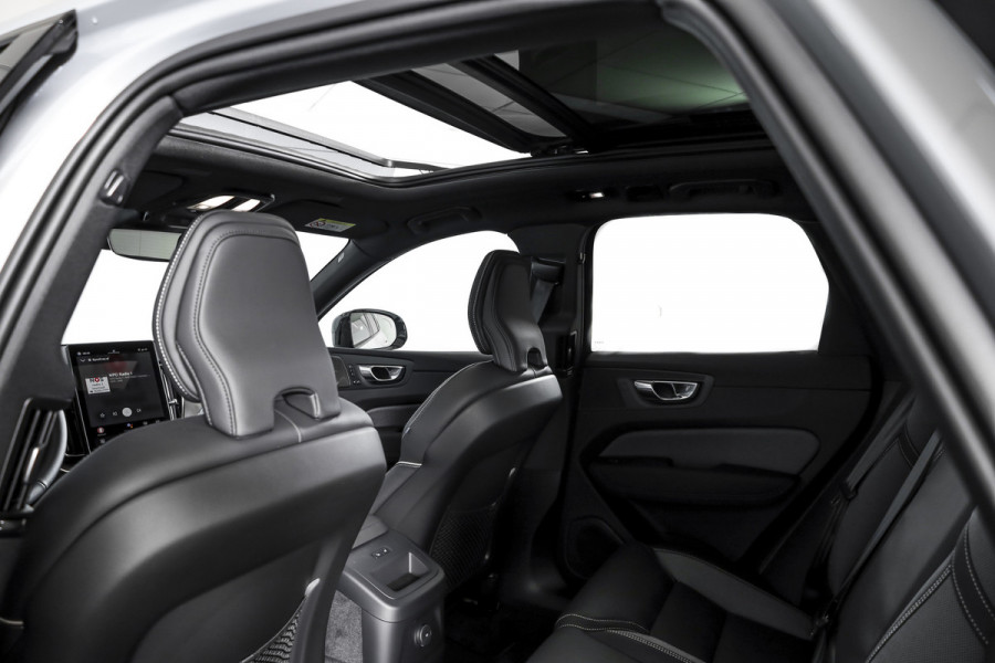 Volvo XC60 2.0 T8 Plug-in hybrid AWD Plus Black Edition - Facelift MY26 | S/K Panodak | Dig.Cockpit | Adapt.Cruise | Harman/Kardon | Stoel-+Stuurverw. | Elek. stoelen | 360 Camera | NAV+App.Connect | ECC | LM 21" | 2481