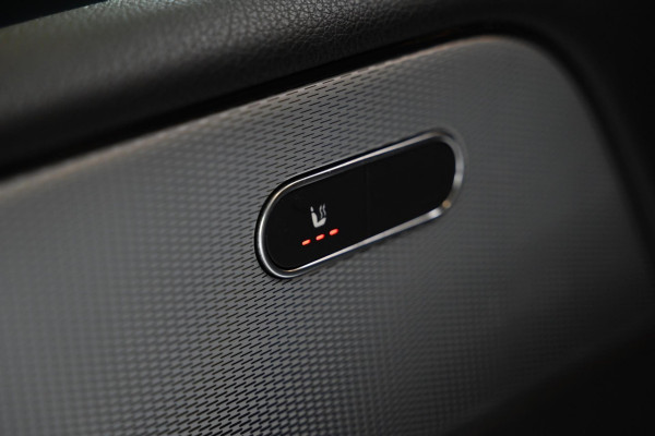 Mercedes-Benz B-Klasse 180 Business Solution Plus - Stoelverwarming - Achteruitrijcamera - LED Koplampen - El. Kofferklep -