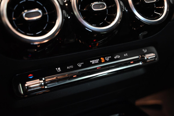 Mercedes-Benz B-Klasse 180 Business Solution Plus - Stoelverwarming - Achteruitrijcamera - LED Koplampen - El. Kofferklep -