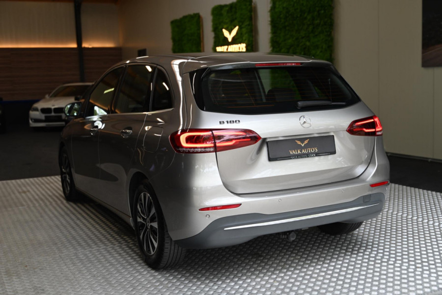 Mercedes-Benz B-Klasse 180 Business Solution Plus - Stoelverwarming - Achteruitrijcamera - LED Koplampen - El. Kofferklep -