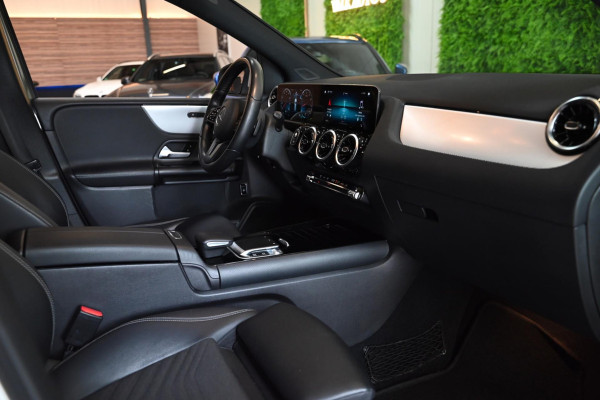 Mercedes-Benz B-Klasse 180 Business Solution Plus - Stoelverwarming - Achteruitrijcamera - LED Koplampen - El. Kofferklep -