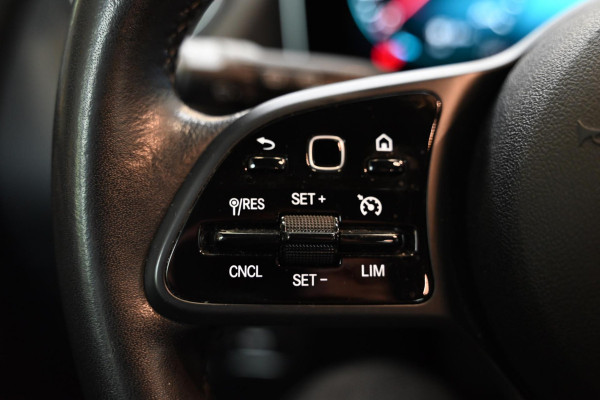 Mercedes-Benz B-Klasse 180 Business Solution Plus - Stoelverwarming - Achteruitrijcamera - LED Koplampen - El. Kofferklep -