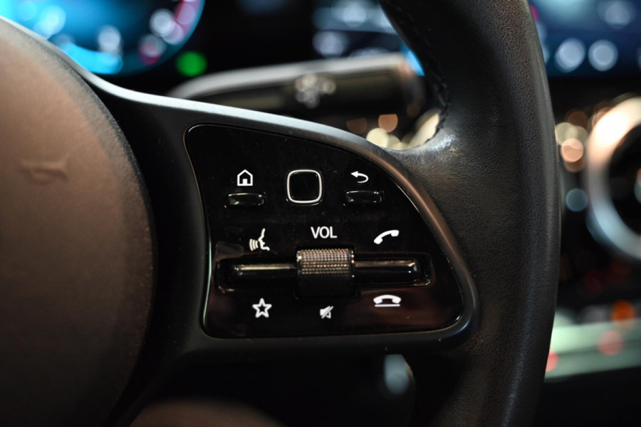 Mercedes-Benz B-Klasse 180 Business Solution Plus - Stoelverwarming - Achteruitrijcamera - LED Koplampen - El. Kofferklep -