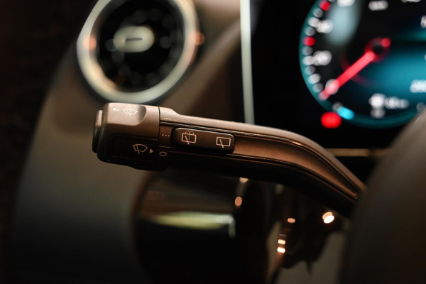 Mercedes-Benz B-Klasse 180 Business Solution Plus - Stoelverwarming - Achteruitrijcamera - LED Koplampen - El. Kofferklep -