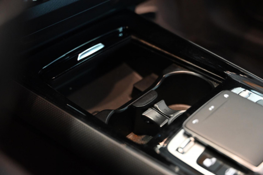 Mercedes-Benz B-Klasse 180 Business Solution Plus - Stoelverwarming - Achteruitrijcamera - LED Koplampen - El. Kofferklep -