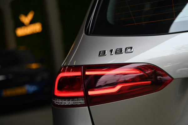 Mercedes-Benz B-Klasse 180 Business Solution Plus - Stoelverwarming - Achteruitrijcamera - LED Koplampen - El. Kofferklep -