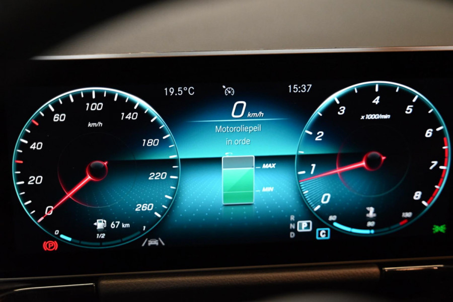 Mercedes-Benz B-Klasse 180 Business Solution Plus - Stoelverwarming - Achteruitrijcamera - LED Koplampen - El. Kofferklep -