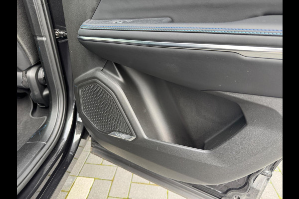 Lynk & Co 01 1.5 Bomvol Black Edition 261PK 360°Camera Zwarte hemel Lynk & Co 01 1.5 Bomvol Black Edition 261PK 360°Camera Zwarte hemel