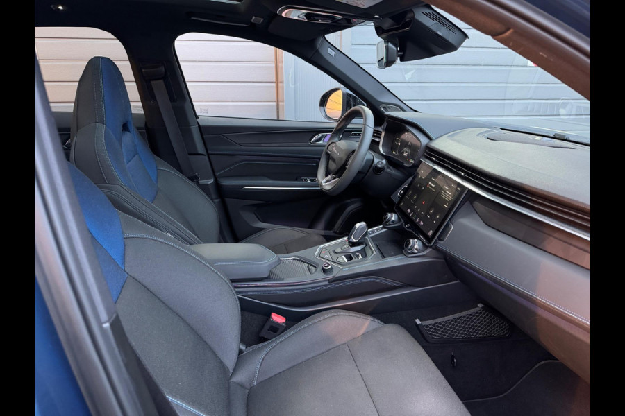 Lynk & Co 01 1.5 Bomvol Black Edition 261PK 360°Camera Zwarte hemel Lynk & Co 01 1.5 Bomvol Black Edition 261PK 360°Camera Zwarte hemel