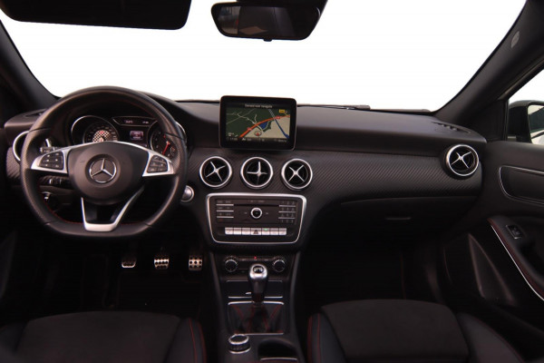 Mercedes-Benz A-Klasse 180 AMG-Line Pano Sportstoelen Led Navi Camera Parkeersensor V+A Cruise Control Sfeerverlichting Mercedes-Benz A-Klasse 180 AMG-Line Pano Sportstoelen Led Navi Camera Parkeersensor V+A Cruise Control Sfeerverlichting
