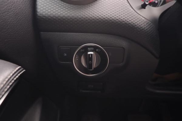 Mercedes-Benz A-Klasse 180 AMG-Line Pano Sportstoelen Led Navi Camera Parkeersensor V+A Cruise Control Sfeerverlichting Mercedes-Benz A-Klasse 180 AMG-Line Pano Sportstoelen Led Navi Camera Parkeersensor V+A Cruise Control Sfeerverlichting