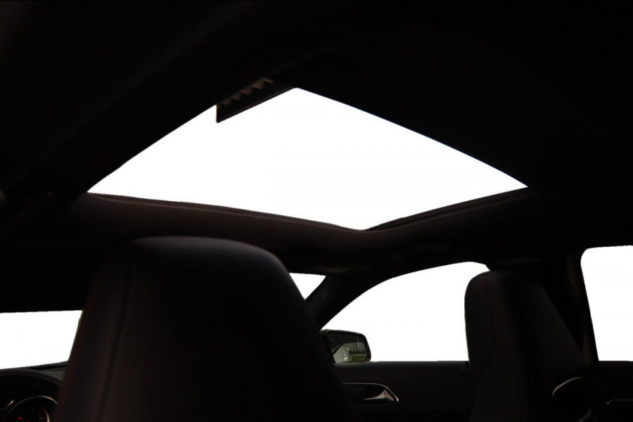 Mercedes-Benz A-Klasse 180 AMG-Line Pano Sportstoelen Led Navi Camera Parkeersensor V+A Cruise Control Sfeerverlichting Mercedes-Benz A-Klasse 180 AMG-Line Pano Sportstoelen Led Navi Camera Parkeersensor V+A Cruise Control Sfeerverlichting
