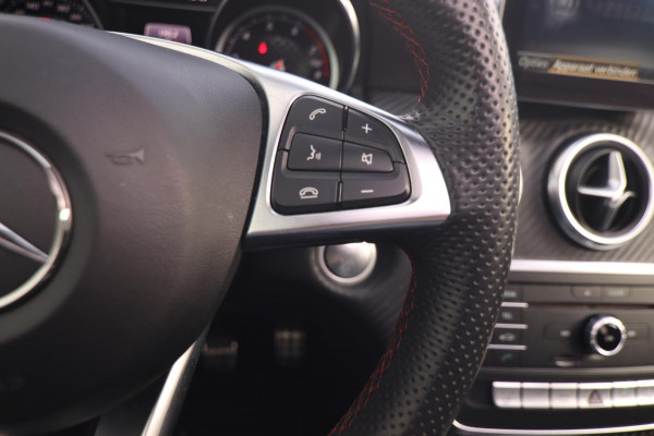 Mercedes-Benz A-Klasse 180 AMG-Line Pano Sportstoelen Led Navi Camera Parkeersensor V+A Cruise Control Sfeerverlichting Mercedes-Benz A-Klasse 180 AMG-Line Pano Sportstoelen Led Navi Camera Parkeersensor V+A Cruise Control Sfeerverlichting