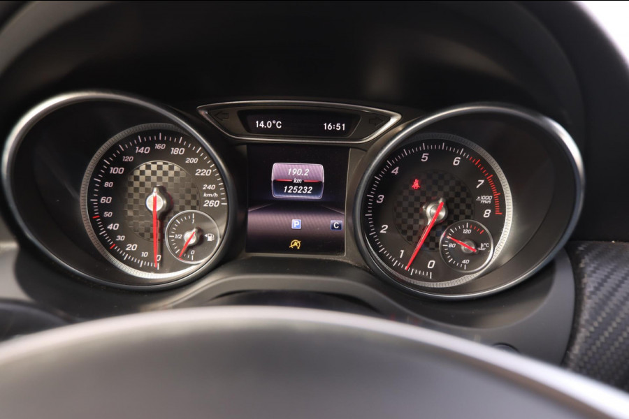 Mercedes-Benz A-Klasse 180 AMG-Line Pano Sportstoelen Led Navi Camera Parkeersensor V+A Cruise Control Sfeerverlichting Mercedes-Benz A-Klasse 180 AMG-Line Pano Sportstoelen Led Navi Camera Parkeersensor V+A Cruise Control Sfeerverlichting