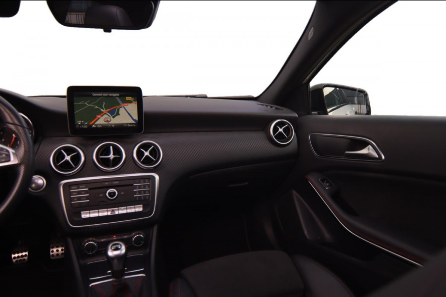 Mercedes-Benz A-Klasse 180 AMG-Line Pano Sportstoelen Led Navi Camera Parkeersensor V+A Cruise Control Sfeerverlichting Mercedes-Benz A-Klasse 180 AMG-Line Pano Sportstoelen Led Navi Camera Parkeersensor V+A Cruise Control Sfeerverlichting