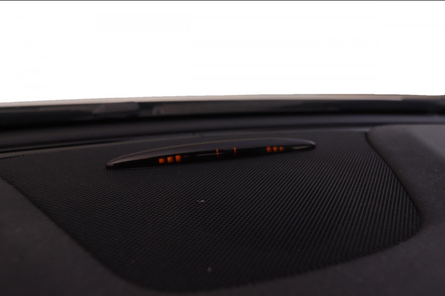 Mercedes-Benz A-Klasse 180 AMG-Line Pano Sportstoelen Led Navi Camera Parkeersensor V+A Cruise Control Sfeerverlichting Mercedes-Benz A-Klasse 180 AMG-Line Pano Sportstoelen Led Navi Camera Parkeersensor V+A Cruise Control Sfeerverlichting