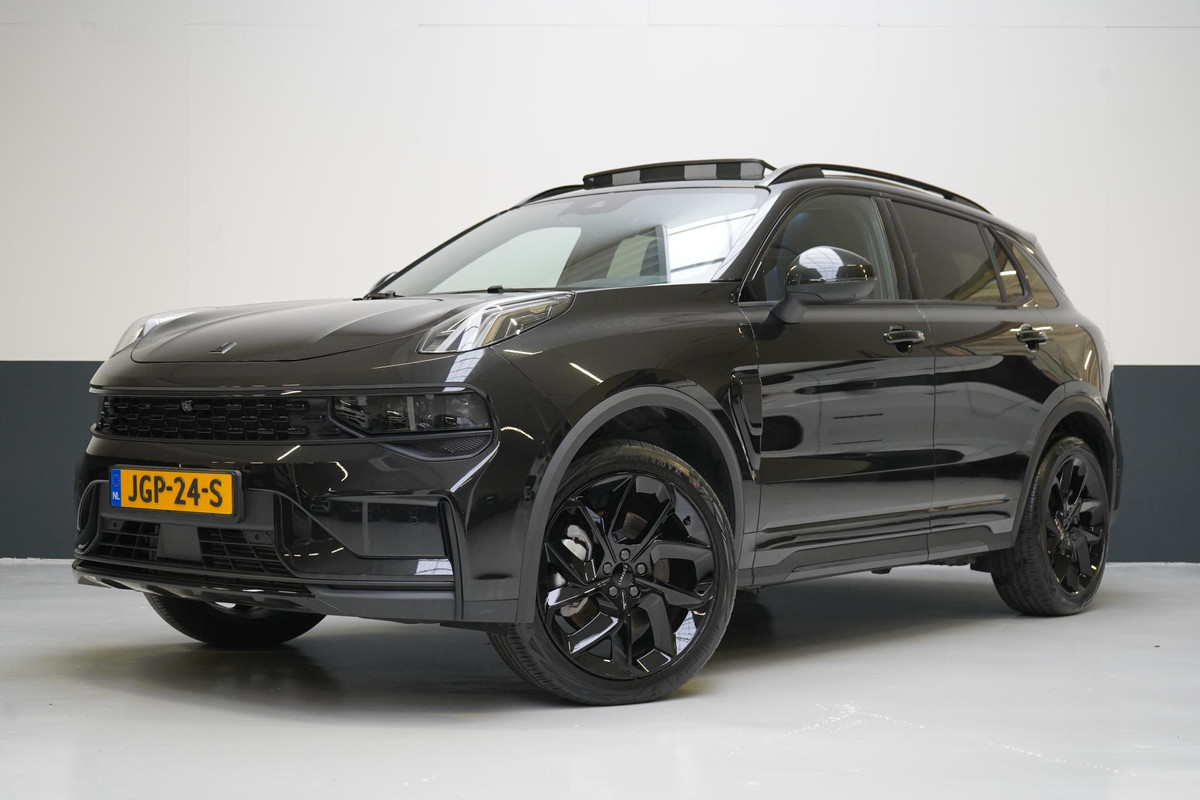 Lynk & Co 01 1.5 | Zwart optiek | Panoramadak | Navigatie | Memory | Apple CarPlay Lynk & Co 01 1.5 | Zwart optiek | Panoramadak | Navigatie | Memory | Apple CarPlay