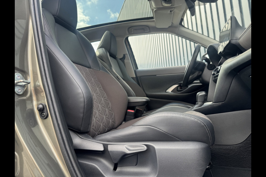 Toyota Yaris Cross 1.5 Hybrid Executive / Bi tone | Oxide brons | Pano dak | Afnm. Trekhaak | 10 jr GARANTIE | Rijklaar!! Toyota Yaris Cross 1.5 Hybrid Executive / Bi tone | Oxide brons | Pano dak | Afnm. Trekhaak | 10 jr GARANTIE | Rijklaar!!