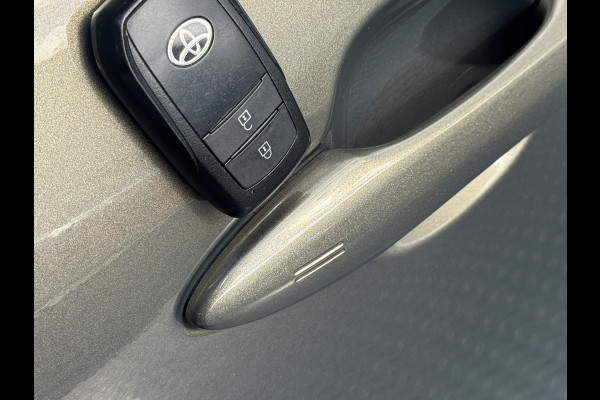 Toyota Yaris Cross 1.5 Hybrid Executive / Bi tone | Oxide brons | Pano dak | Afnm. Trekhaak | 10 jr GARANTIE | Rijklaar!! Toyota Yaris Cross 1.5 Hybrid Executive / Bi tone | Oxide brons | Pano dak | Afnm. Trekhaak | 10 jr GARANTIE | Rijklaar!!