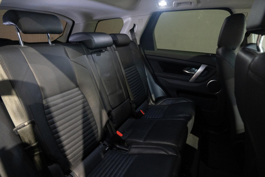 Land Rover Discovery Sport P300e 1.5 R-Dynamic PHEV | Trekhaak | 360 Camera | Carplay Land Rover Discovery Sport P300e 1.5 R-Dynamic PHEV | Trekhaak | 360 Camera | Carplay