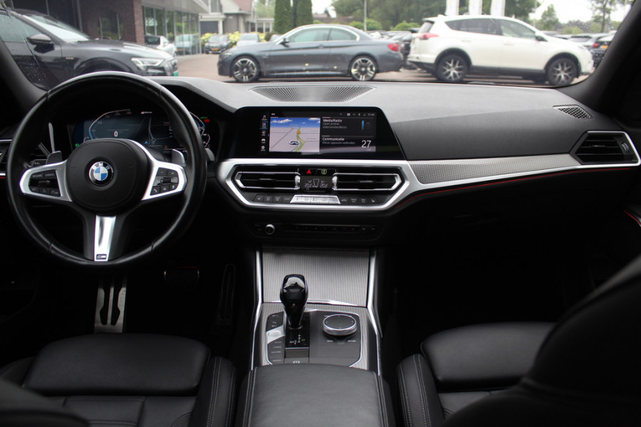 BMW 3-serie 320e Business Ed. M Sport / Camera / Leder / Harman Kardon / 19'' / CarPlay / DAB / Cruise Control BMW 3-serie 320e Business Ed. M Sport / Camera / Leder / Harman Kardon / 19'' / CarPlay / DAB / Cruise Control