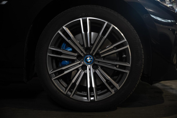 BMW 3 Serie Touring 330e M-Sport | Pano | Trekhaak | 360 camera BMW 3 Serie Touring 330e M-Sport | Pano | Trekhaak | 360 camera