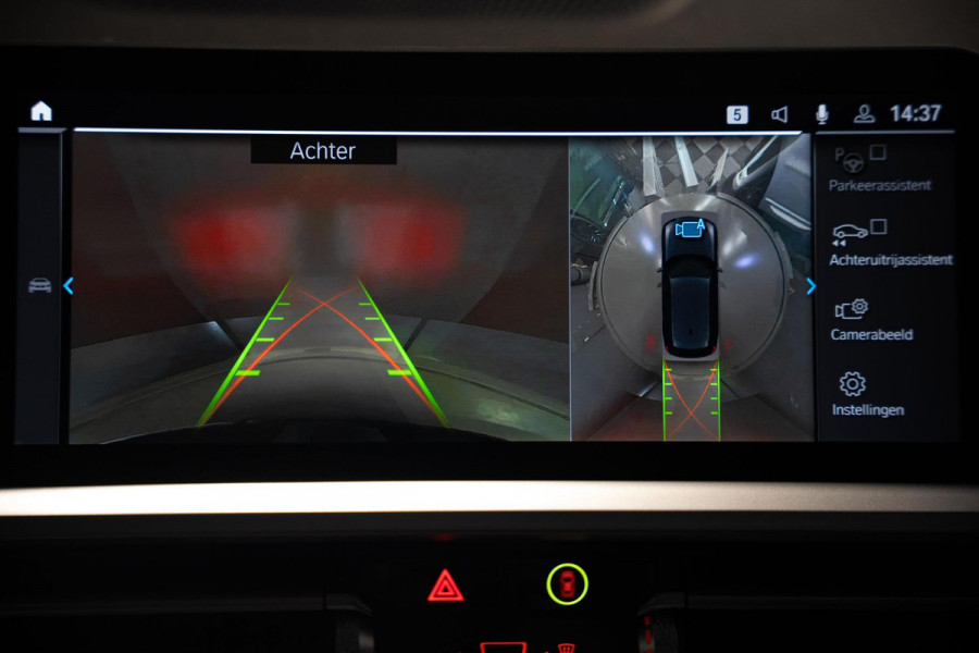 BMW 3 Serie Touring 330e M-Sport | Pano | Trekhaak | 360 camera BMW 3 Serie Touring 330e M-Sport | Pano | Trekhaak | 360 camera