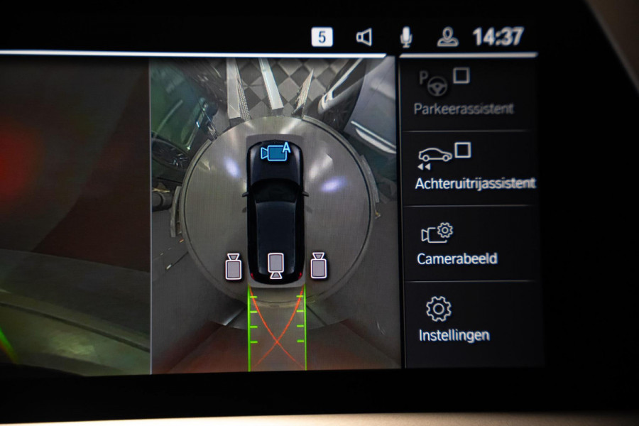 BMW 3 Serie Touring 330e M-Sport | Pano | Trekhaak | 360 camera BMW 3 Serie Touring 330e M-Sport | Pano | Trekhaak | 360 camera