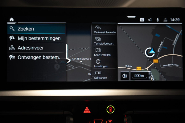 BMW 3 Serie Touring 330e M-Sport | Pano | Trekhaak | 360 camera BMW 3 Serie Touring 330e M-Sport | Pano | Trekhaak | 360 camera