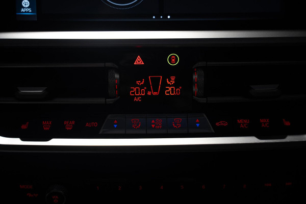 BMW 3 Serie Touring 330e M-Sport | Pano | Trekhaak | 360 camera BMW 3 Serie Touring 330e M-Sport | Pano | Trekhaak | 360 camera