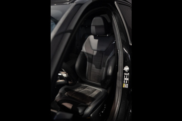 BMW 3 Serie Touring 330e M-Sport | Pano | Trekhaak | 360 camera BMW 3 Serie Touring 330e M-Sport | Pano | Trekhaak | 360 camera