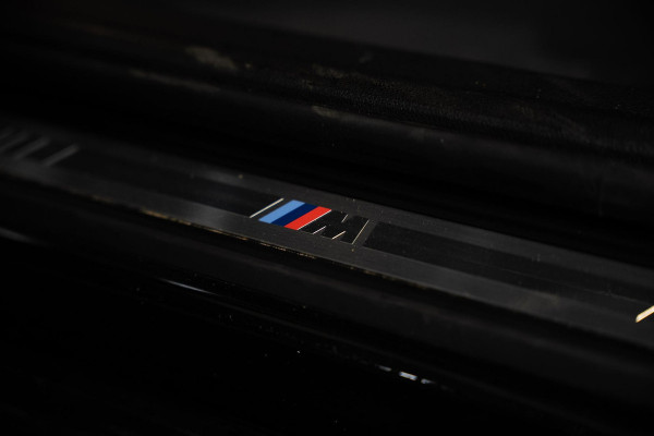 BMW 3 Serie Touring 330e M-Sport | Pano | Trekhaak | 360 camera BMW 3 Serie Touring 330e M-Sport | Pano | Trekhaak | 360 camera