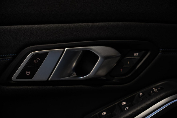 BMW 3 Serie Touring 330e M-Sport | Pano | Trekhaak | 360 camera BMW 3 Serie Touring 330e M-Sport | Pano | Trekhaak | 360 camera