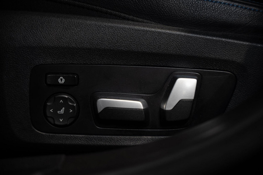 BMW 3 Serie Touring 330e M-Sport | Pano | Trekhaak | 360 camera BMW 3 Serie Touring 330e M-Sport | Pano | Trekhaak | 360 camera