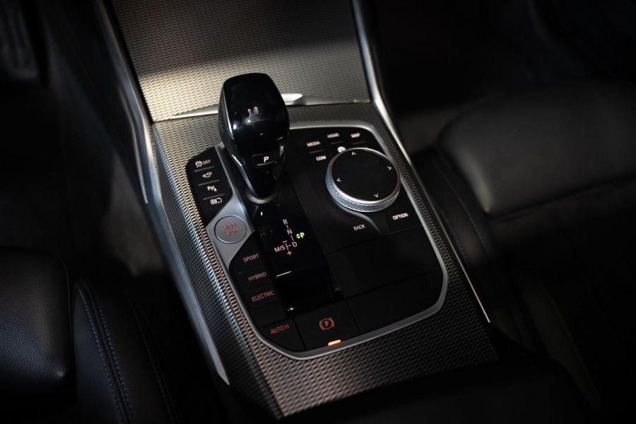 BMW 3 Serie Touring 330e M-Sport | Pano | Trekhaak | 360 camera BMW 3 Serie Touring 330e M-Sport | Pano | Trekhaak | 360 camera