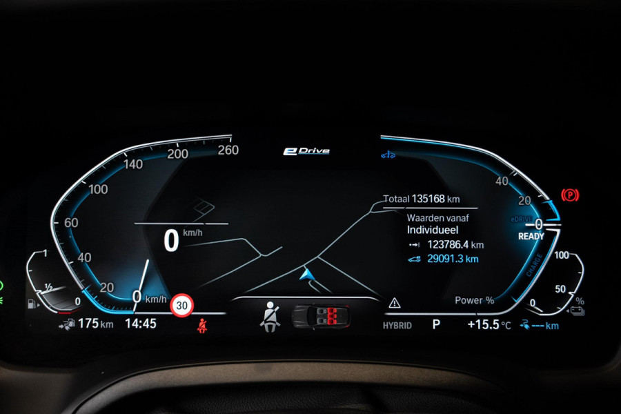 BMW 3 Serie Touring 330e M-Sport | Pano | Trekhaak | 360 camera BMW 3 Serie Touring 330e M-Sport | Pano | Trekhaak | 360 camera