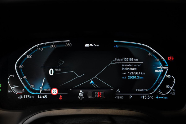 BMW 3 Serie Touring 330e M-Sport | Pano | Trekhaak | 360 camera BMW 3 Serie Touring 330e M-Sport | Pano | Trekhaak | 360 camera