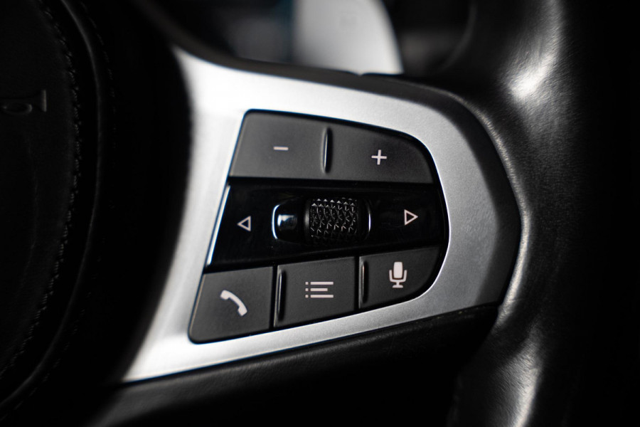 BMW 3 Serie Touring 330e M-Sport | Pano | Trekhaak | 360 camera BMW 3 Serie Touring 330e M-Sport | Pano | Trekhaak | 360 camera