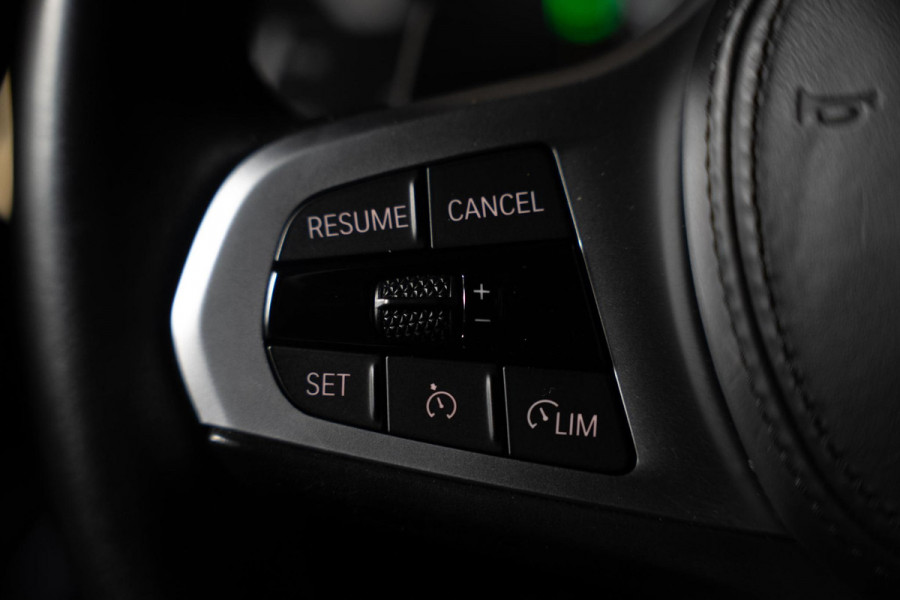 BMW 3 Serie Touring 330e M-Sport | Pano | Trekhaak | 360 camera BMW 3 Serie Touring 330e M-Sport | Pano | Trekhaak | 360 camera