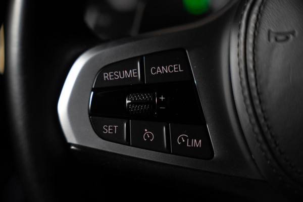 BMW 3 Serie Touring 330e M-Sport | Pano | Trekhaak | 360 camera BMW 3 Serie Touring 330e M-Sport | Pano | Trekhaak | 360 camera