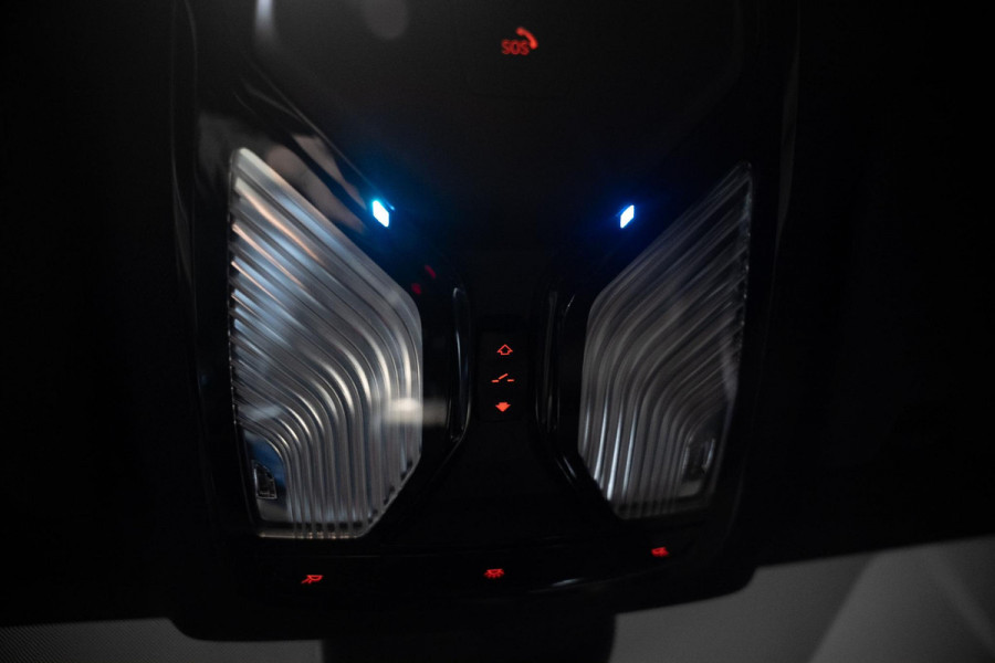 BMW 3 Serie Touring 330e M-Sport | Pano | Trekhaak | 360 camera BMW 3 Serie Touring 330e M-Sport | Pano | Trekhaak | 360 camera