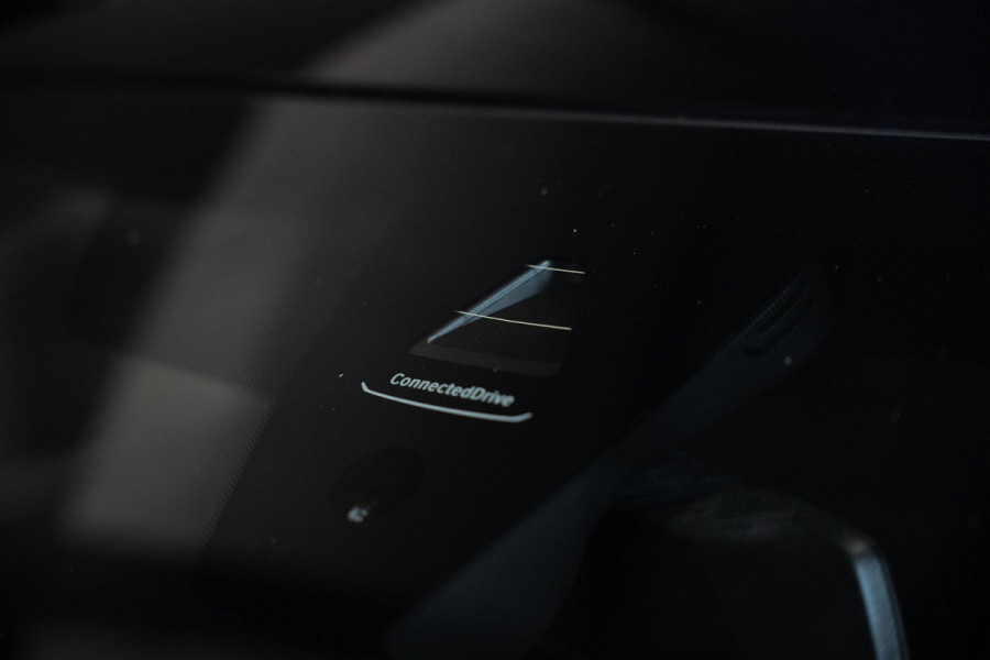 BMW 3 Serie Touring 330e M-Sport | Pano | Trekhaak | 360 camera BMW 3 Serie Touring 330e M-Sport | Pano | Trekhaak | 360 camera